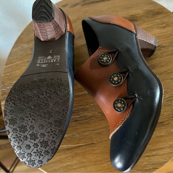 L'ARTISTE by Spring Step Navy and Brown Heeled Shoes - Picture 5 of 6